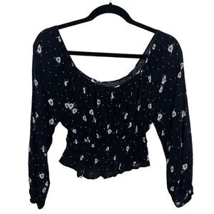 Ivy & Main Long Sleeve Floral Crop Top Black and White Size Medium
